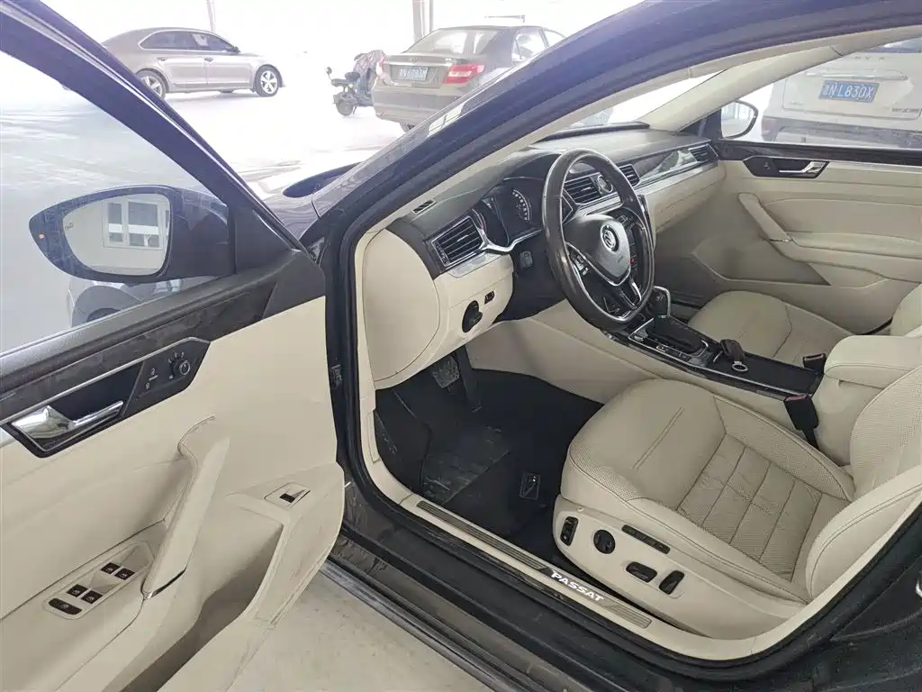 Volkswagen Passat 2016 380TSI DSG Premium Edition фото 12