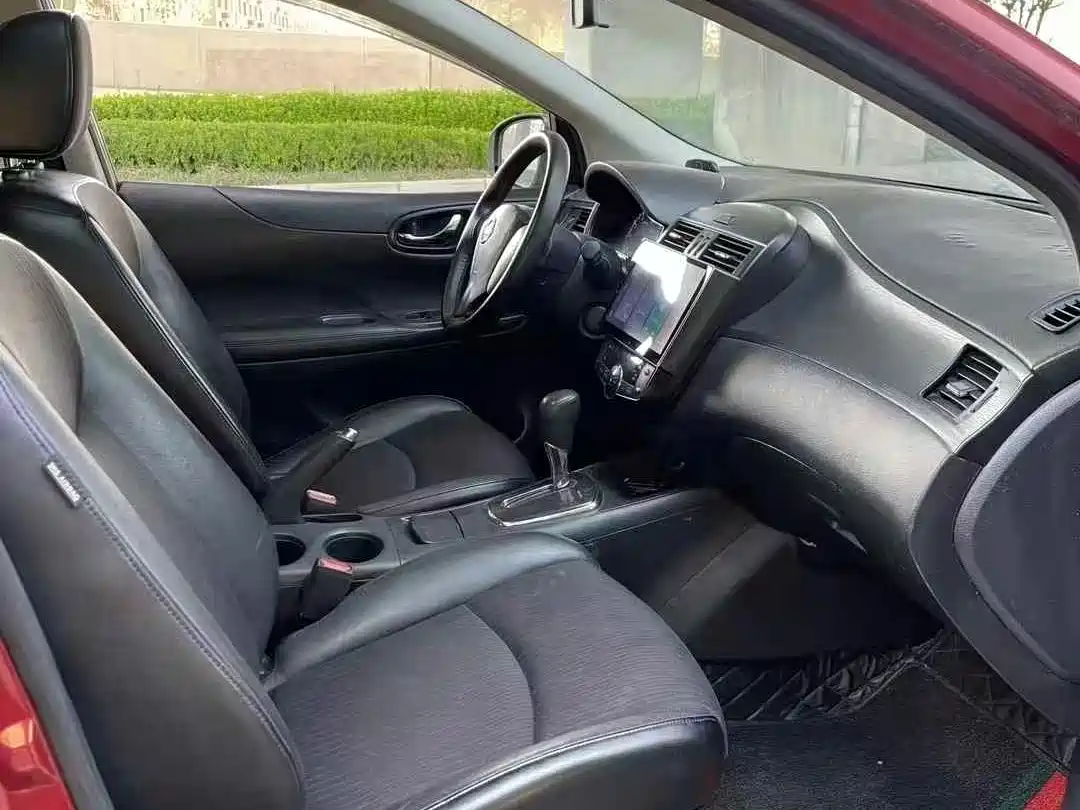Photo 8 - Nissan Tiida