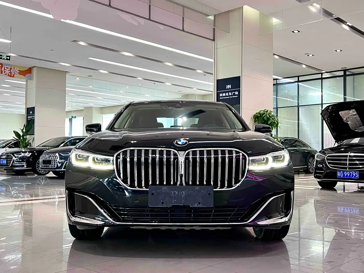 BMW 7 Series 2019 740Li Leading Luxury Package фото 2