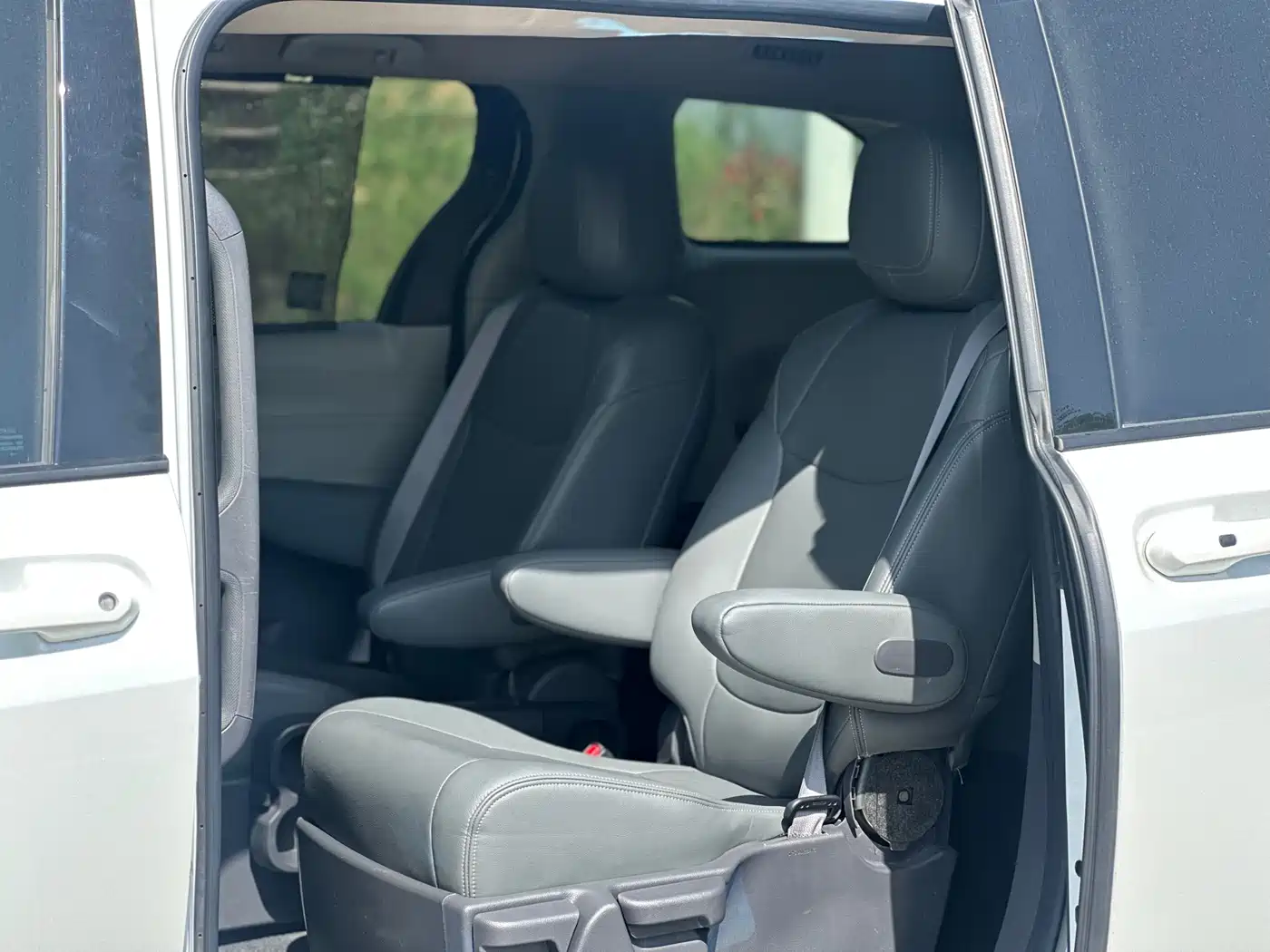 Toyota Sienna 2024 2.5L Hybrid Comfort Edition фото 6
