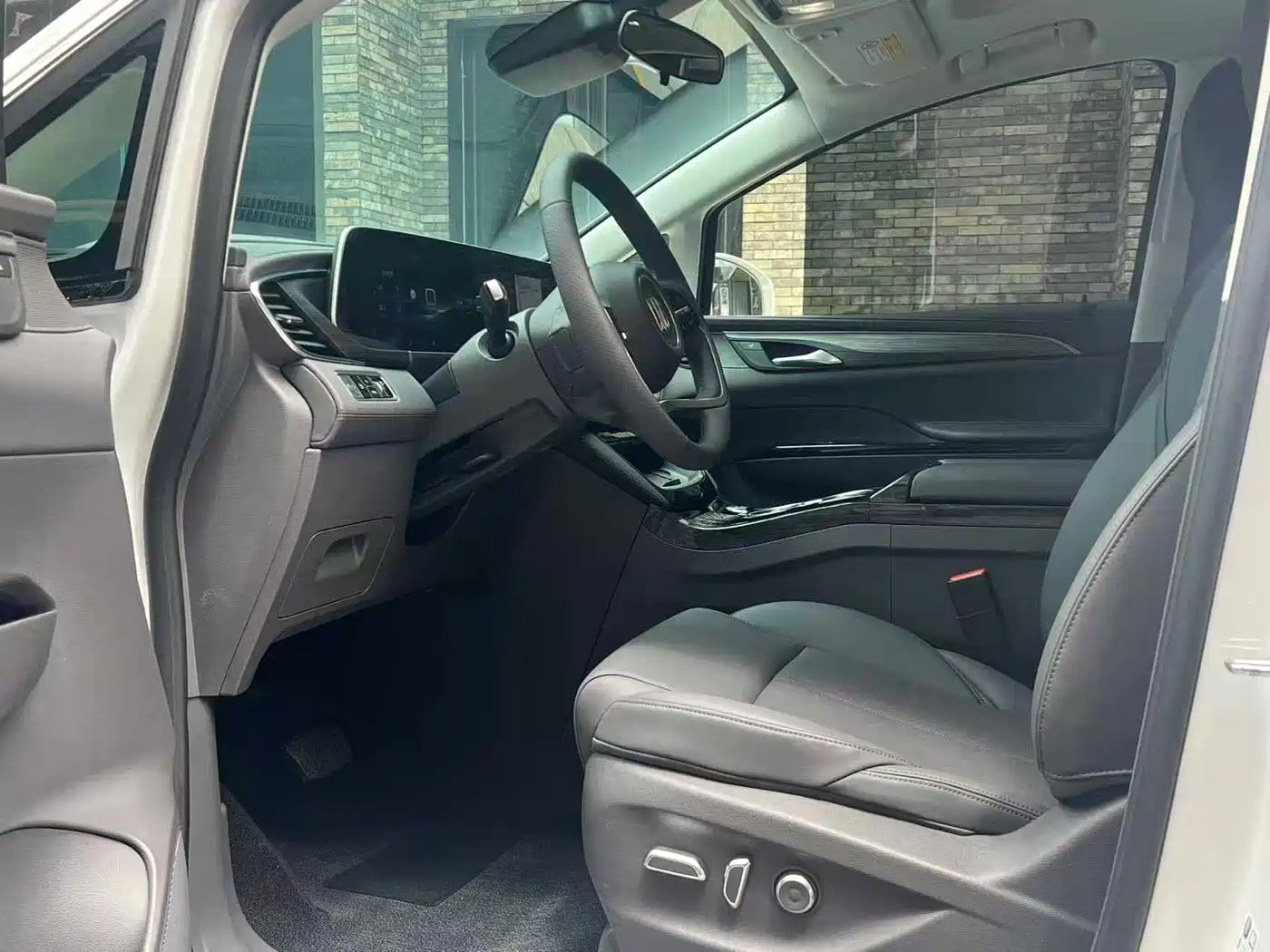 Buick GL8 New Energy 2025 Land Honor Premium Edition 7-Seater фото 7