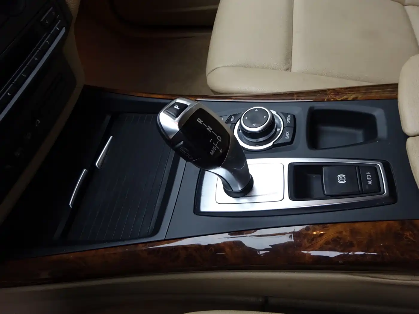 BMW X5 (Import) 2011 xDrive35i Leading Edition фото 23