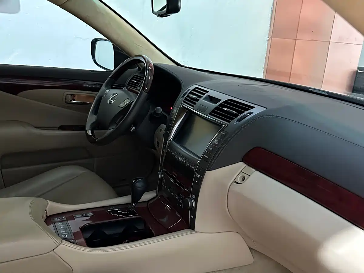 Lexus LS 2007 2006 460L