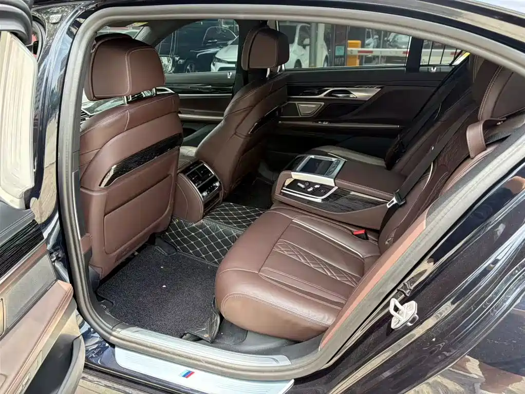 BMW 7 Series 2021 Model 730Li M Sport Package фото 4