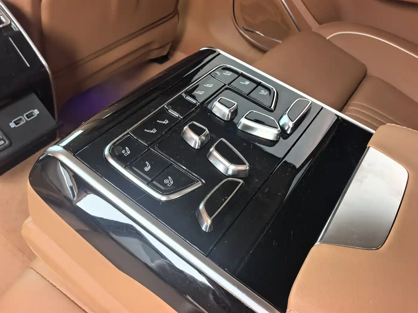 Hongqi H9 2020 2.0T Smart Connection Qi Chang Edition фото 7