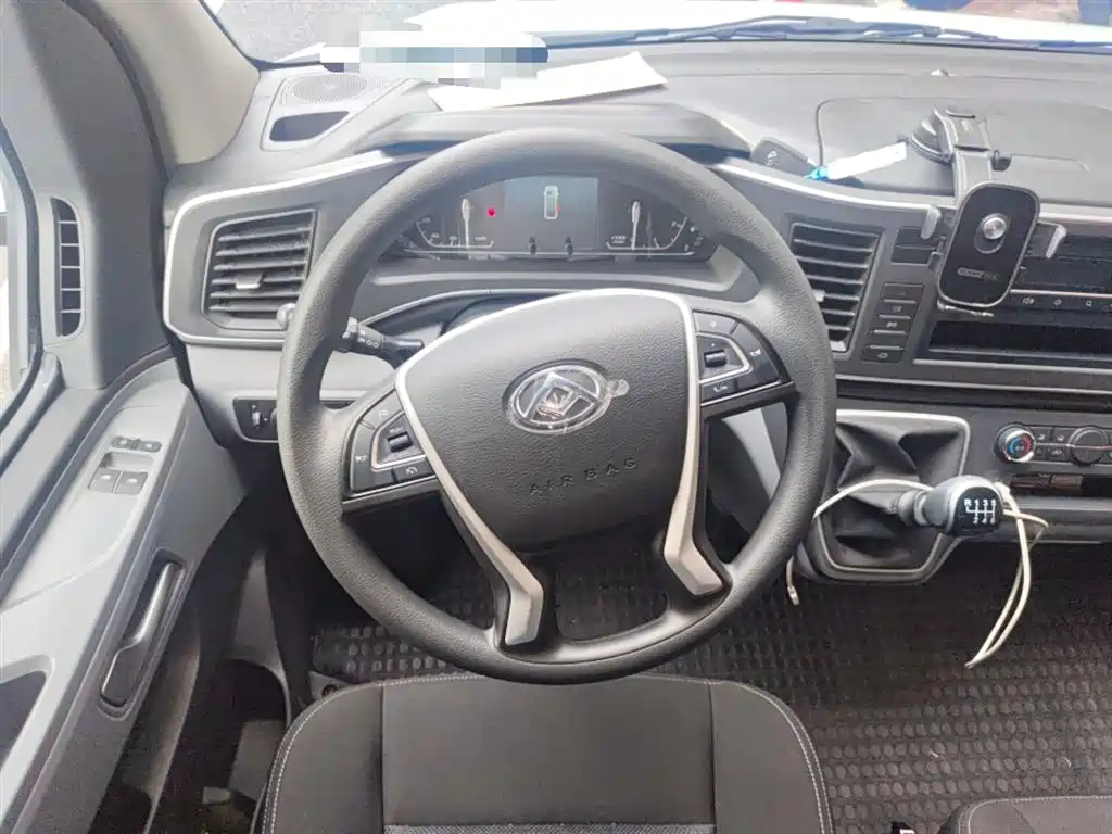 SAIC Maxus Xintu V80 2025 PRO Aoyun 2.0T AMT Short Wheelbase Medium Roof 7/8/9-Seater фото 3