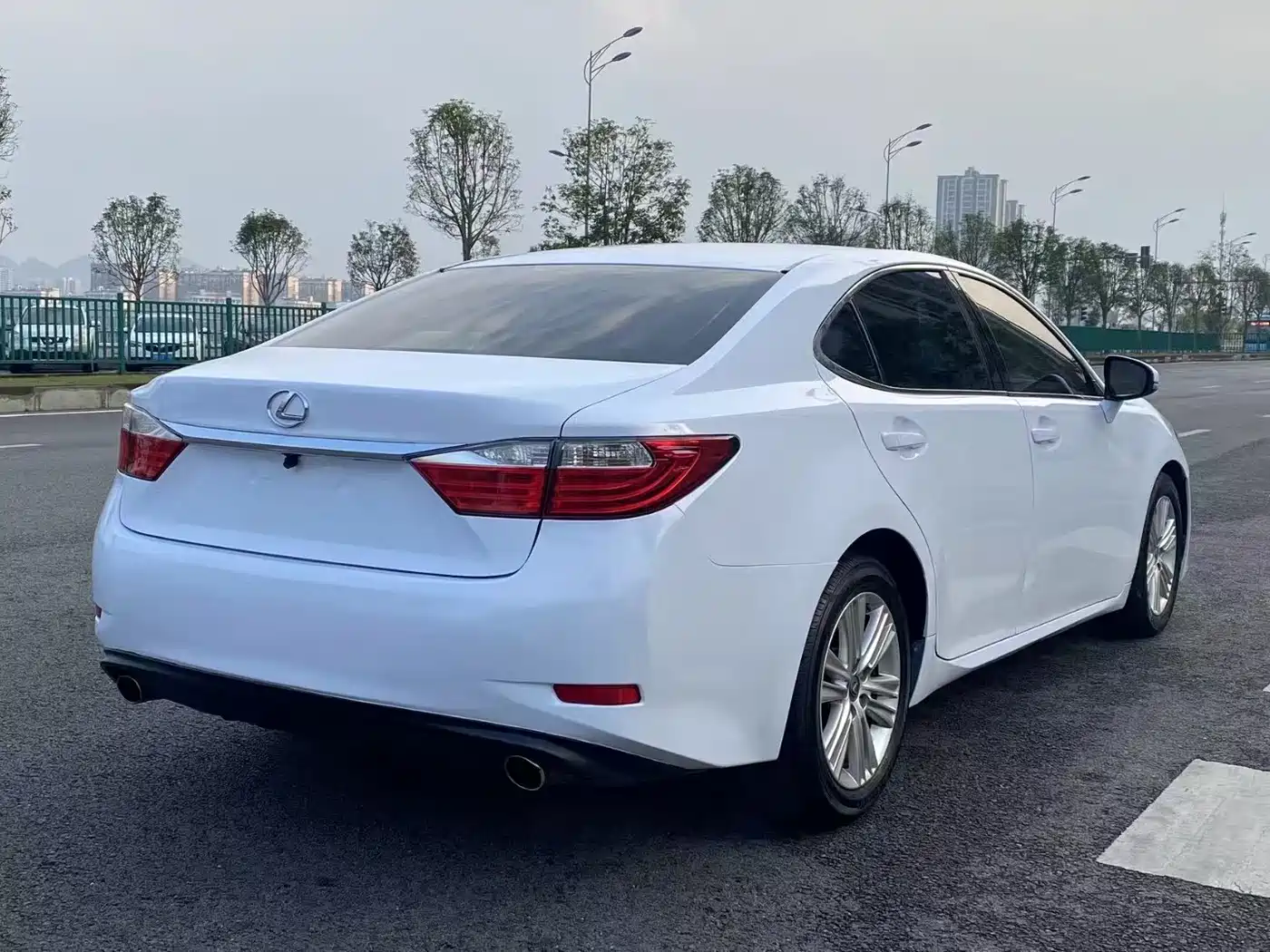 Фото 5 - Lexus ES