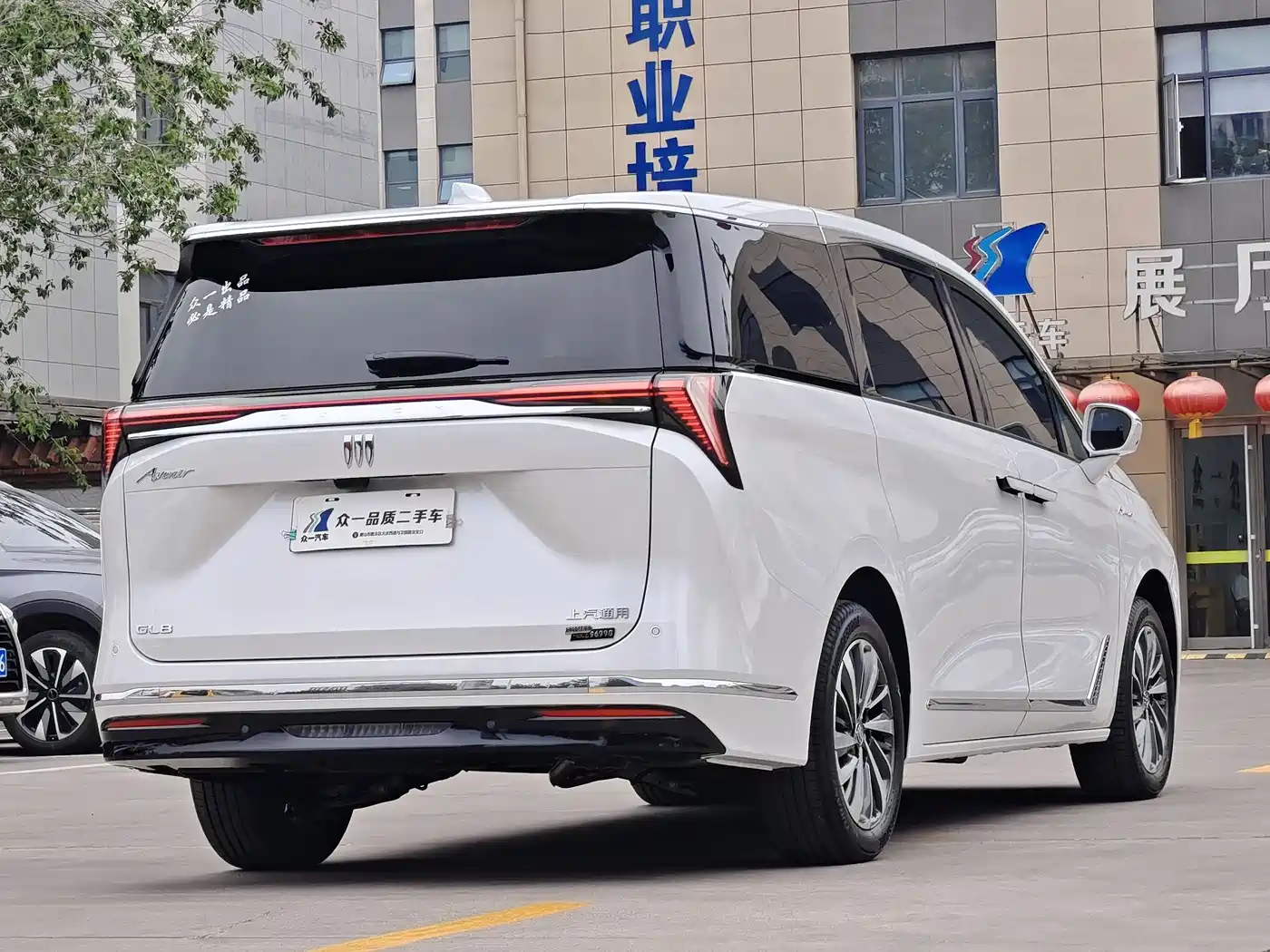 Buick GL8 2026 Luzun Premium Edition фото 7