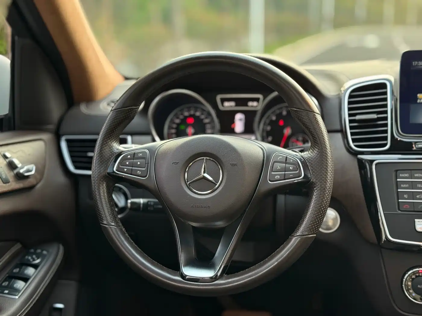 Mercedes-Benz GLE 2018 GLE 400 4MATIC Ultimate Edition фото 8