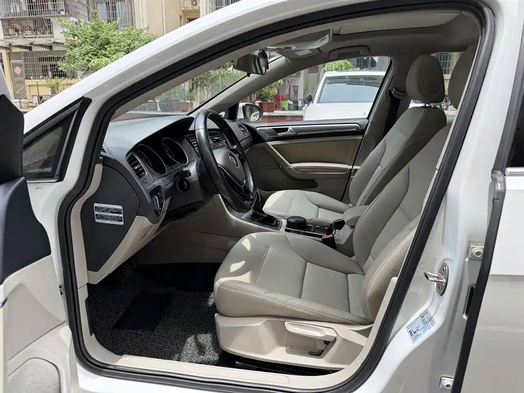 Volkswagen Golf 2016 230TSI Automatic Comfort фото 5