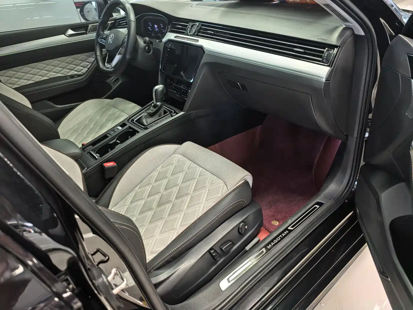 Volkswagen Magotan 2023 2 Million Units Anniversary Edition 330TSI DSG Leading Type фото 6