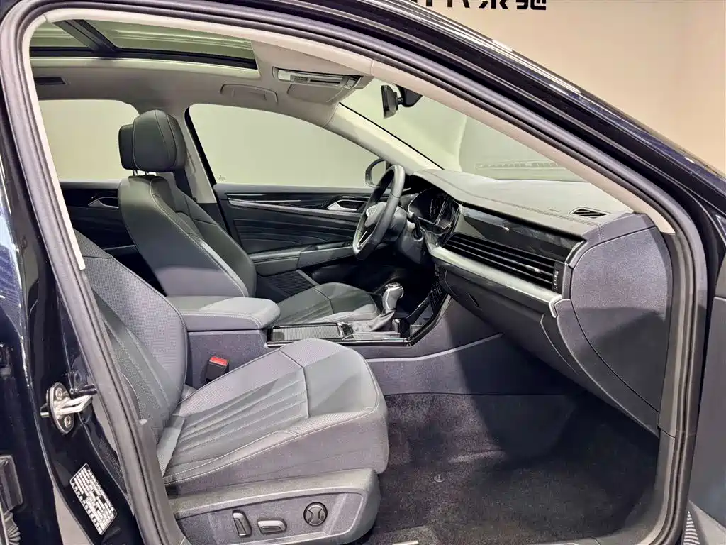 Volkswagen Passat 2025 Outstanding 380TSI Dragon Soaring Edition фото 19