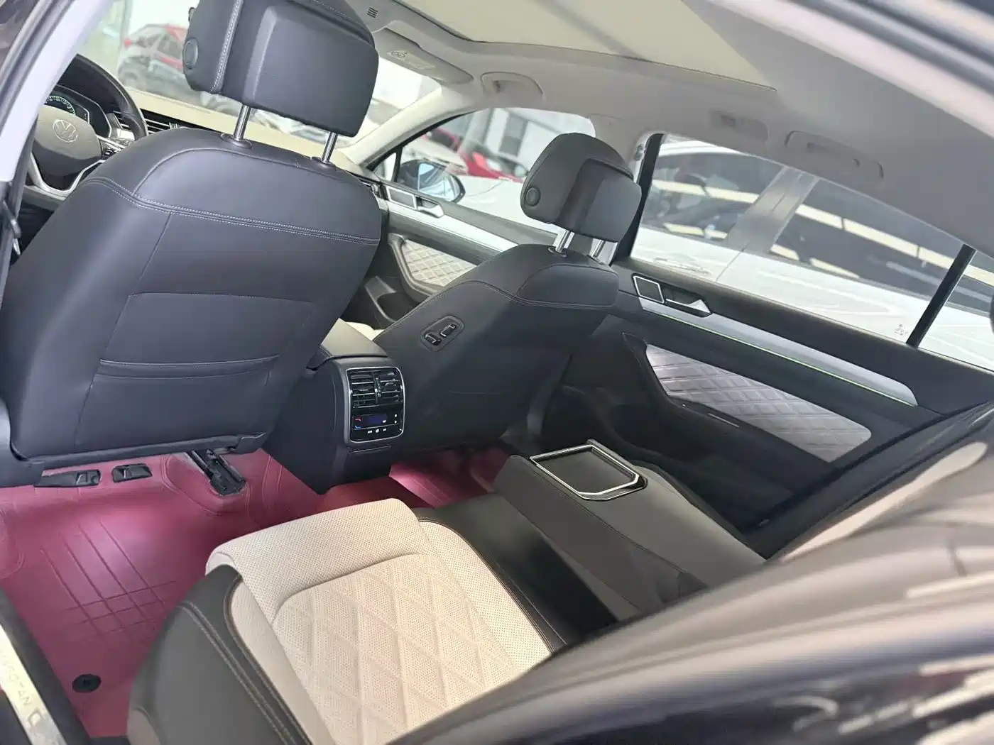 Volkswagen Magotan 2023 2 Million Units Anniversary Edition 330TSI DSG Leading Type фото 7