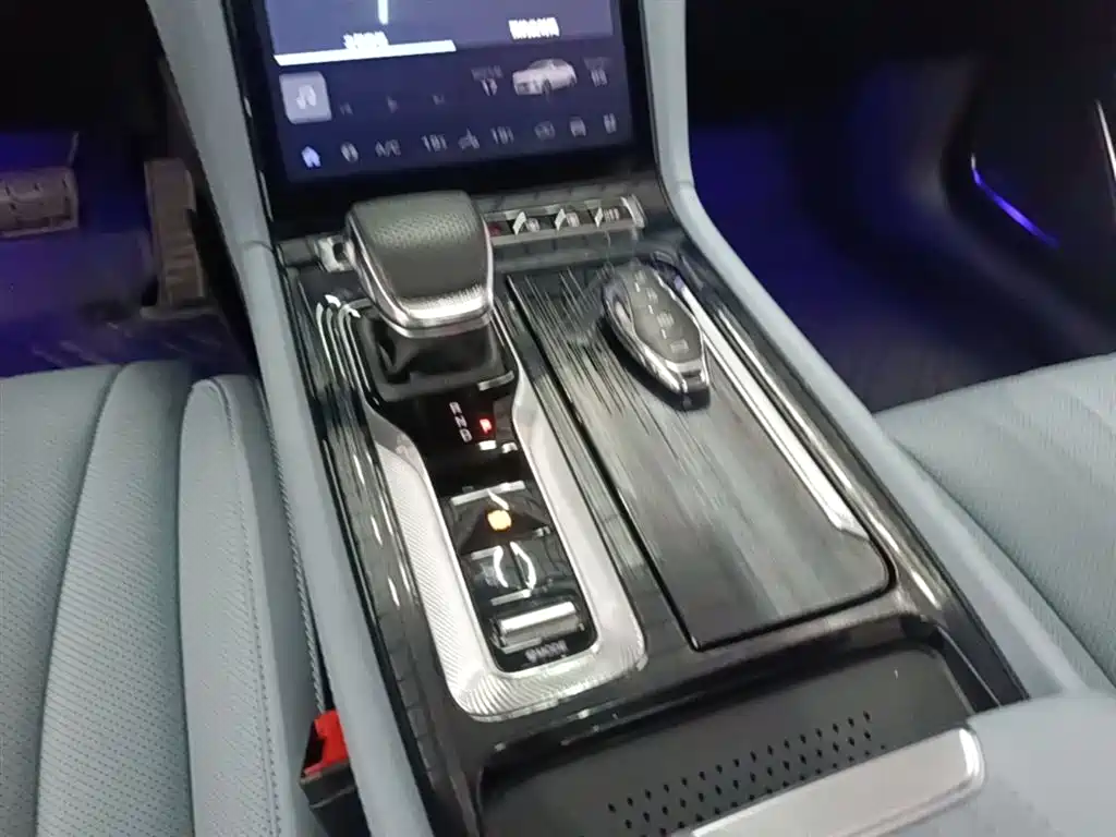 Hongqi H5 PHEV 2025 170 Super Hybrid Edition фото 14