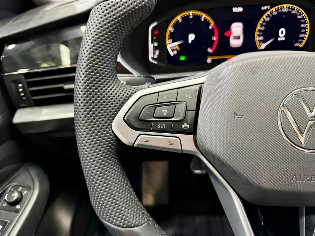 Volkswagen Passat 2025 Outstanding 380TSI Dragon Soaring Edition фото 23