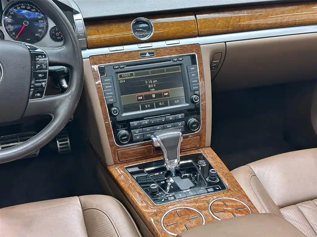 Volkswagen Phaeton 2014 3.0L Business Edition фото 21