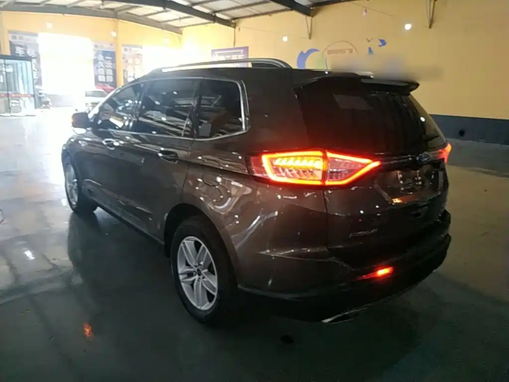 Фото 5 - Ford Edge