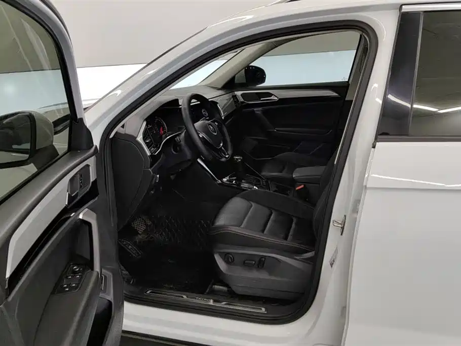 Volkswagen Tayron 2022 280TSI 2WD Luxury Smart Connect Edition фото 9