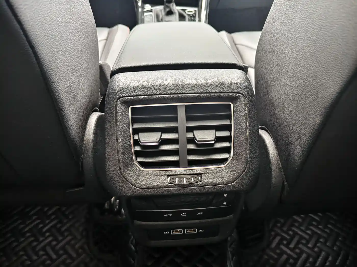 Volkswagen Tayron 2022 330TSI 2WD Luxury Smart Connect Edition фото 6