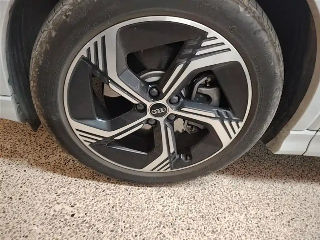 Audi Q4 e-tron 2023 40 e-tron Innovation Edition фото 23