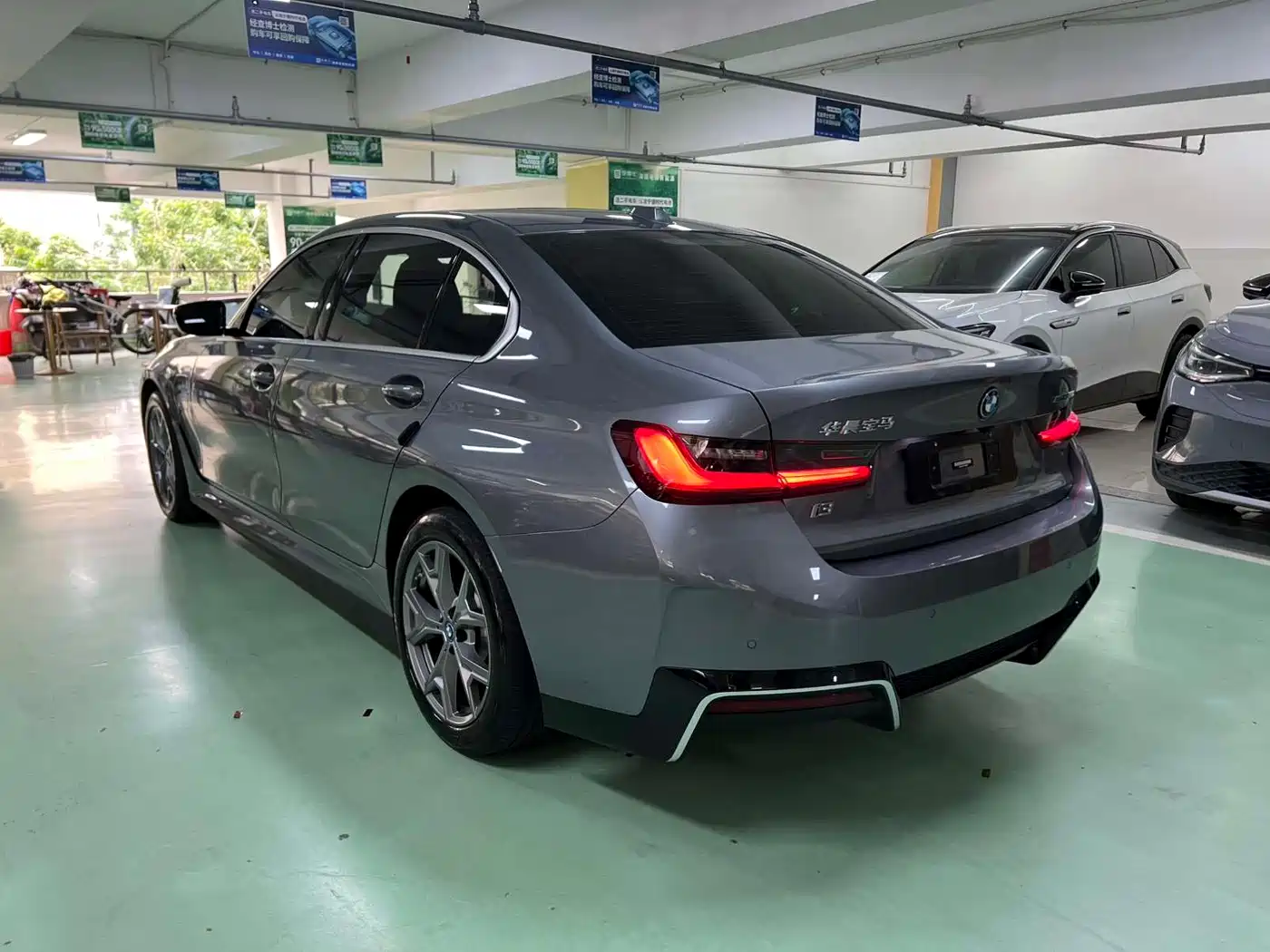 BMW i3 2022 eDrive 35 L фото 9