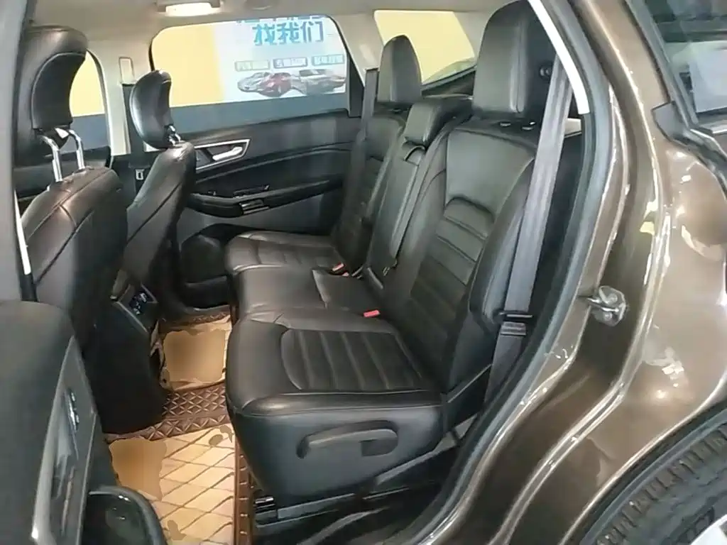 Фото 17 - Ford Edge