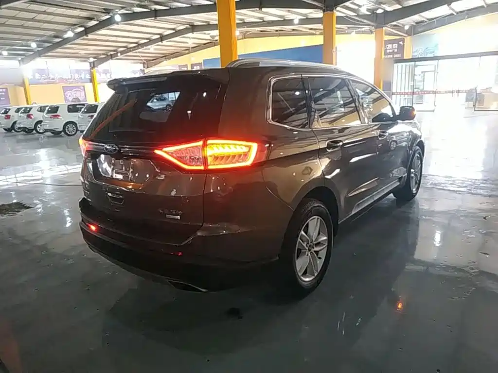 Фото 7 - Ford Edge