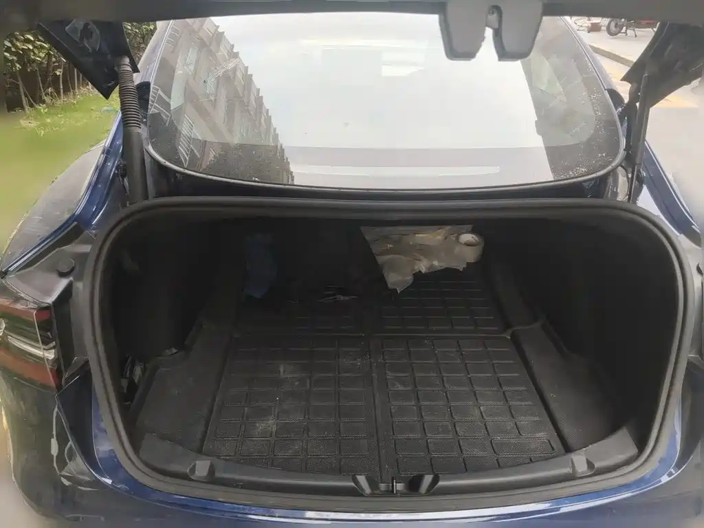 Фото 10 - Tesla Model 3