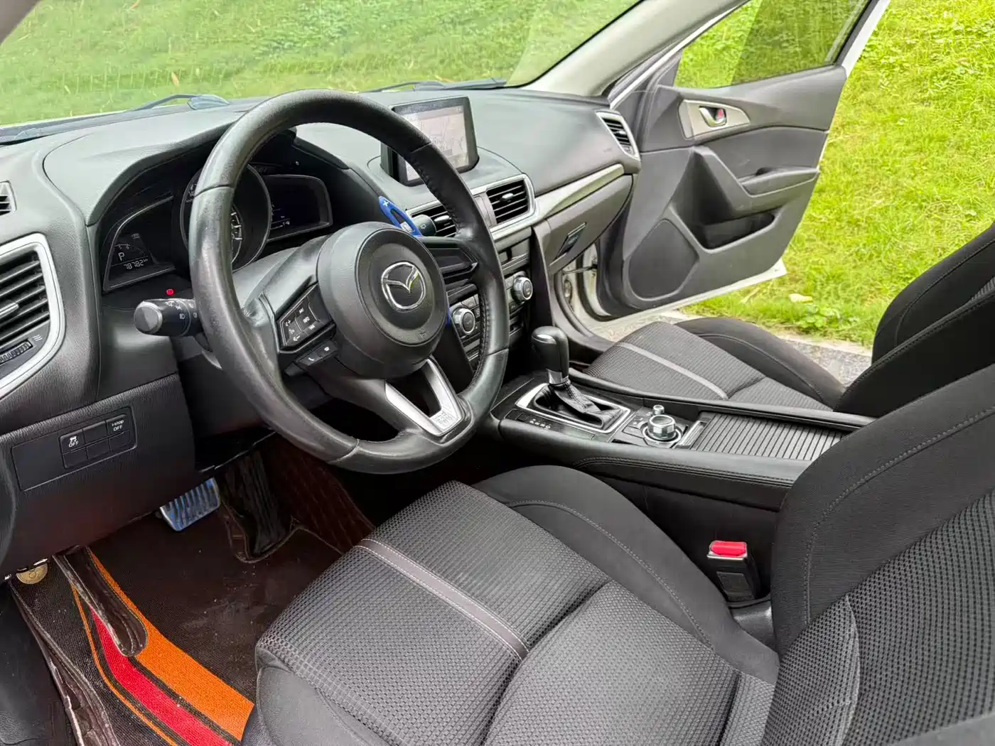 Mazda Mazda3 Axela 2017 Hatchback 2.0L Automatic Luxury China V фото 4