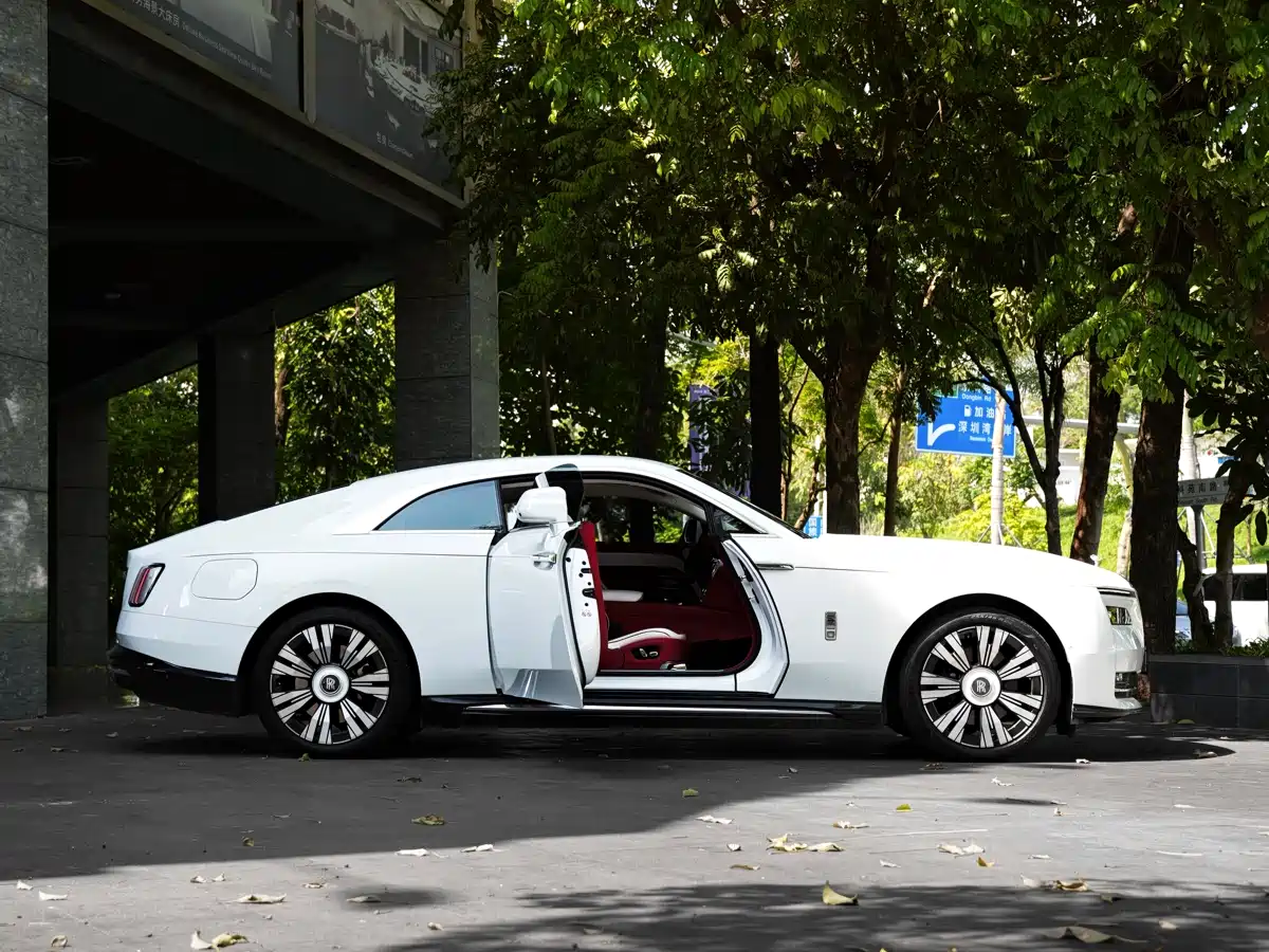 Rolls-Royce Spectre 2024 Standard Model фото 19