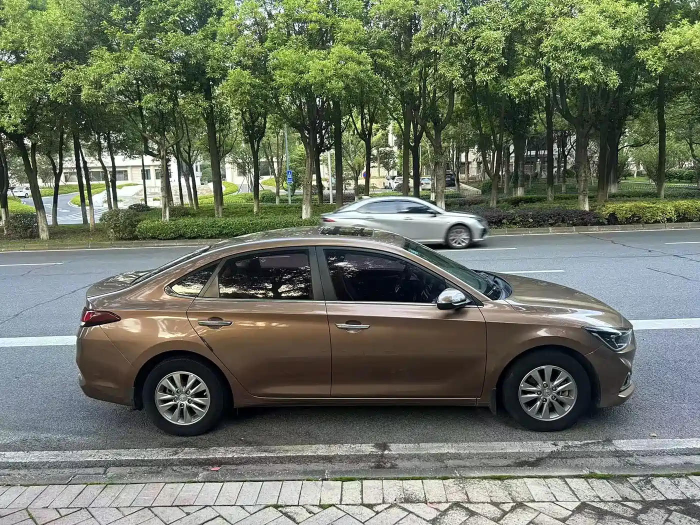 Hyundai Elantra 2017 1.6L Manual DLX Comfort Edition фото 5