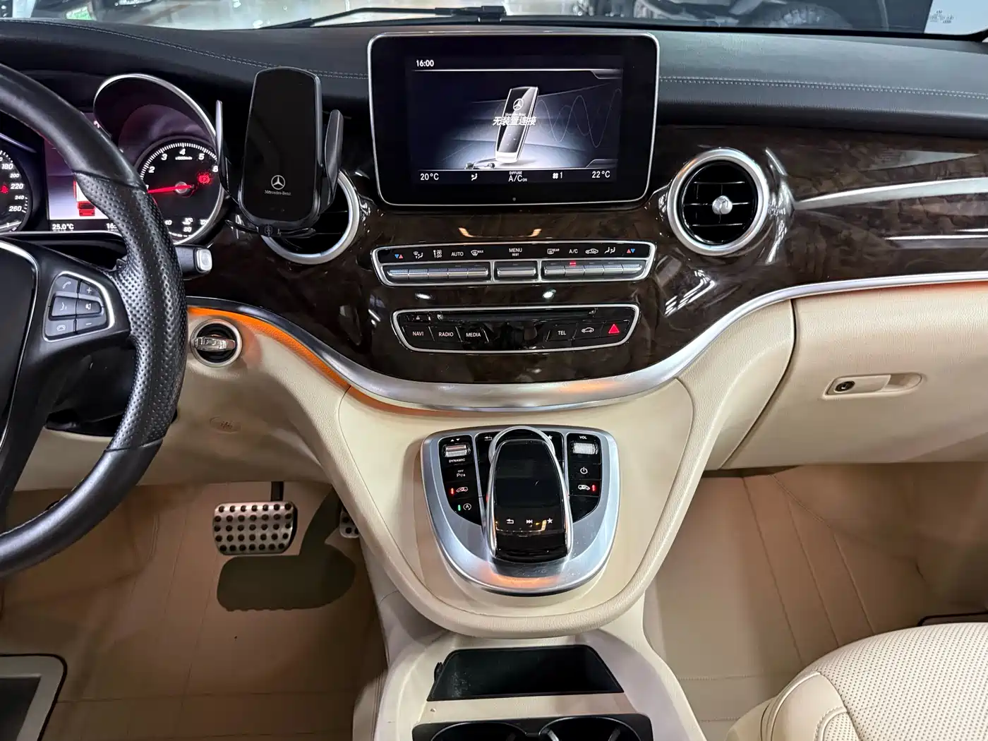 Mercedes-Benz V-Class 2017 Model V 260 L Premium Extended Edition фото 12