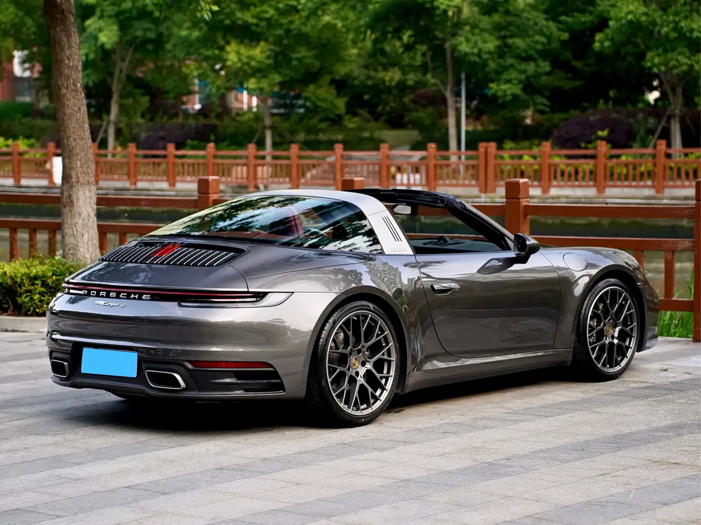 PORSCHE 911