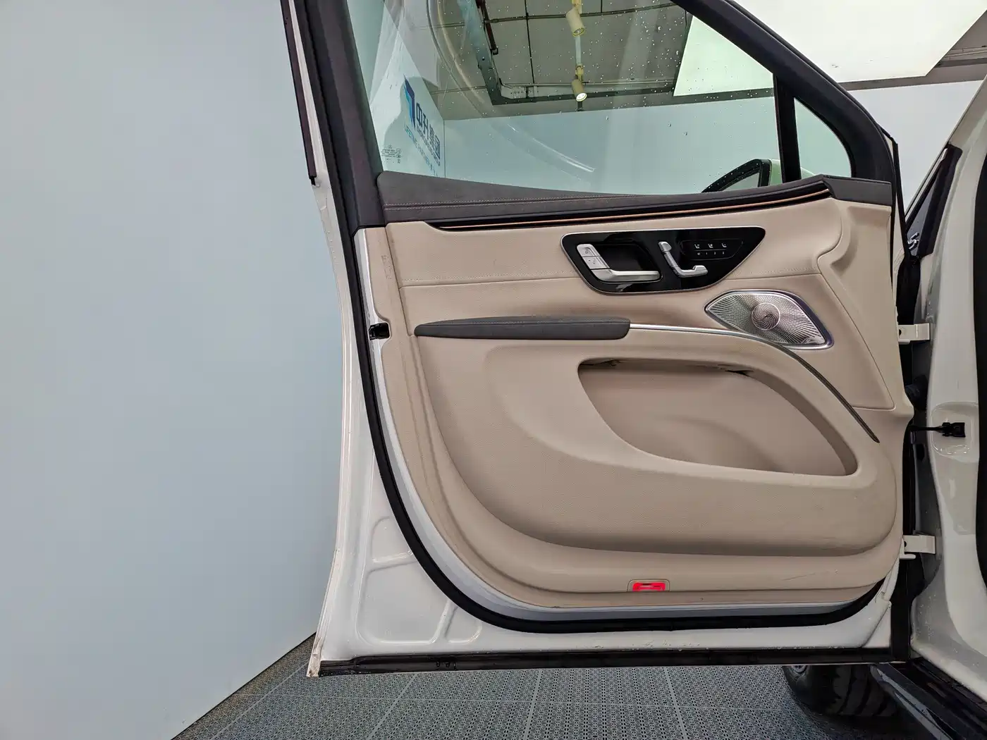 Mercedes-Benz EQS SUV 2023 450 4MATIC Luxury Edition фото 13