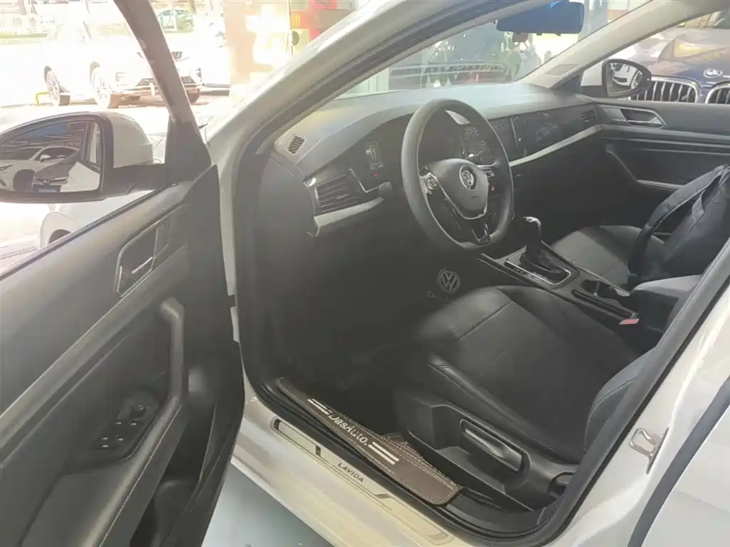 Volkswagen Lavida 2019 1.5L Automatic Comfort Edition China VI фото 16