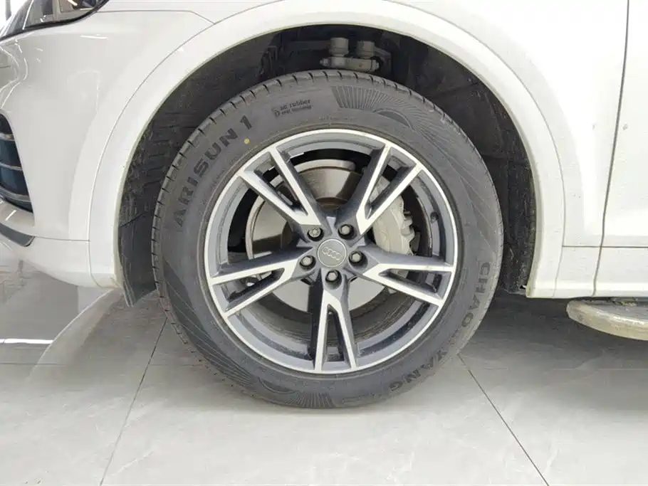 Audi Q5L 2020 Facelift 40 TFSI Honor Fashion фото 6