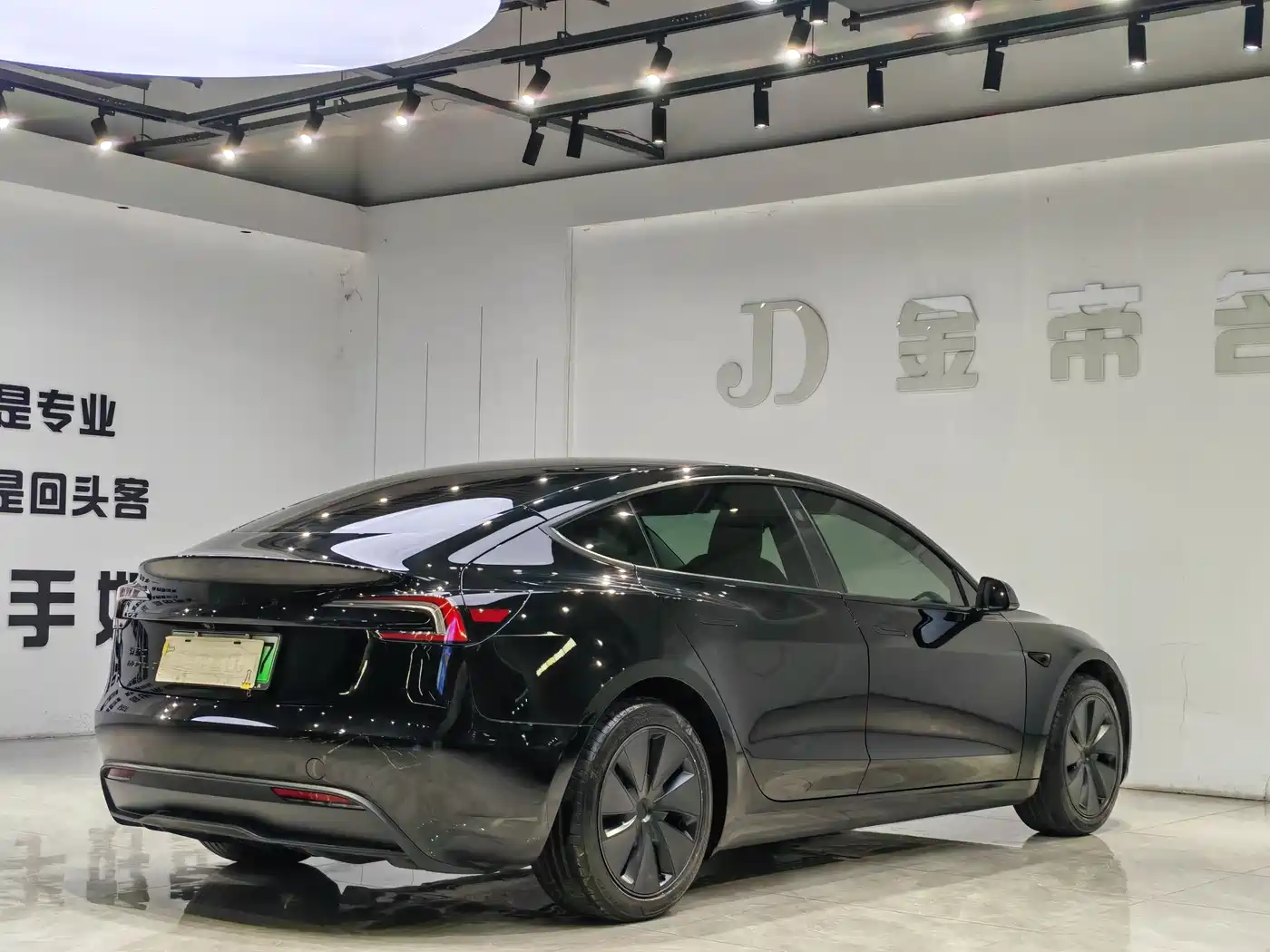 Tesla Model 3 2026 2025 Model Year Facelift Rear-Wheel Drive