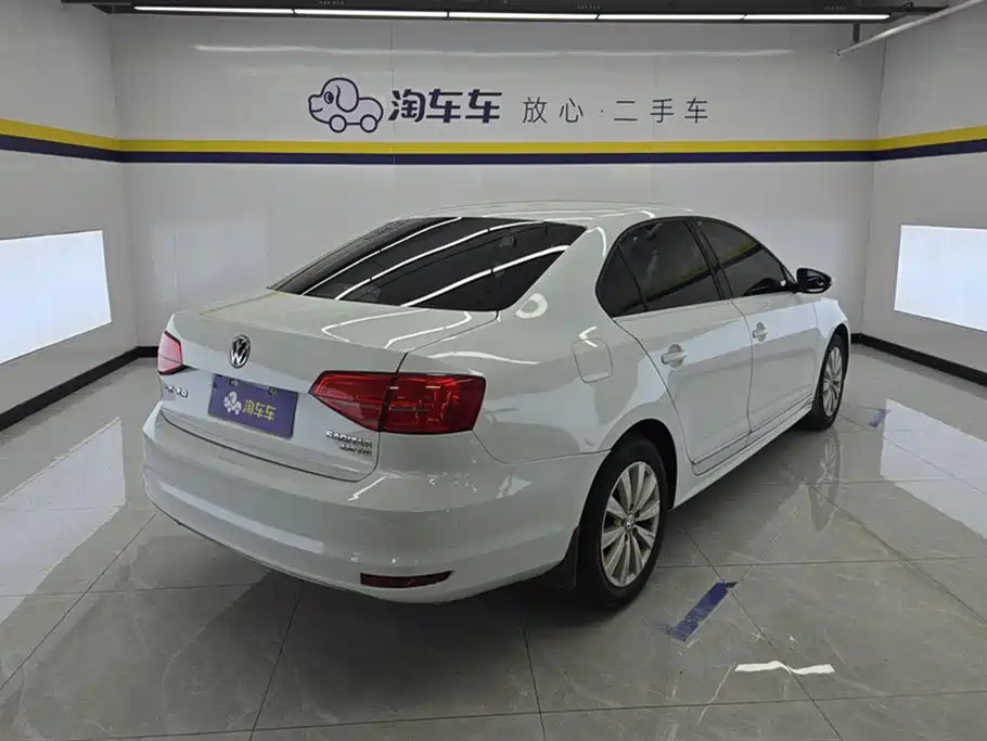 Volkswagen Sagitar 2015 230TSI Automatic Comfort фото 3