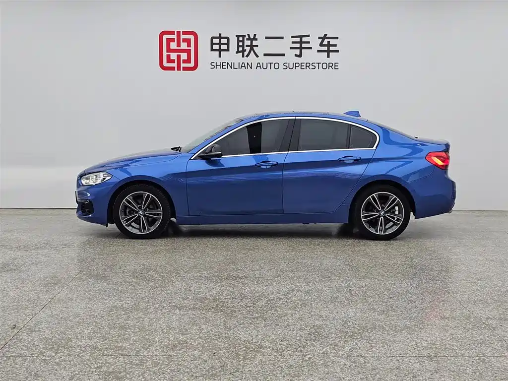 BMW 1 Series 2018 118i Sport Edition фото 4