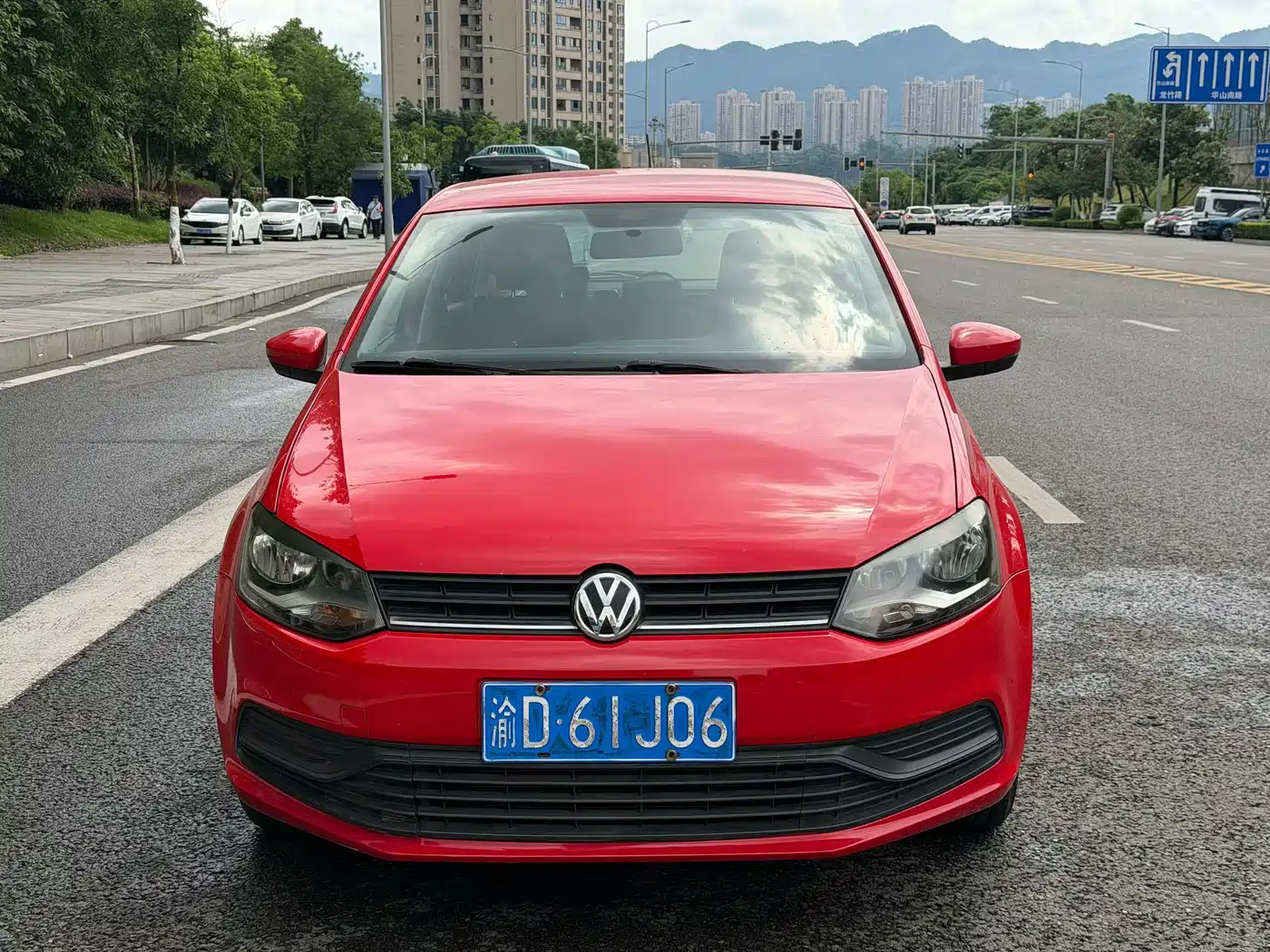 Volkswagen Polo 2014 1.4L Manual Trend Edition фото 2