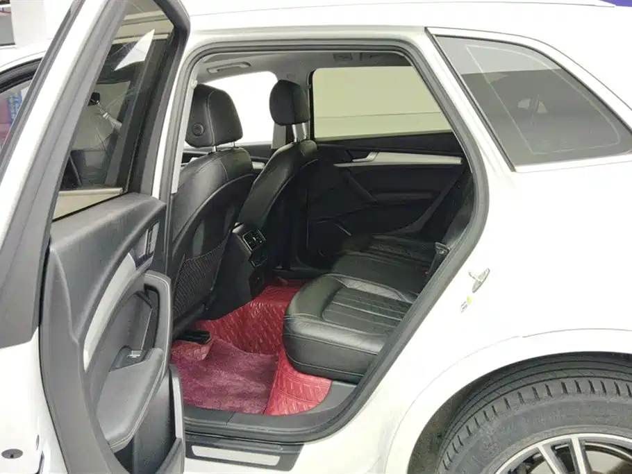 Audi Q5L 2020 Facelift 40 TFSI Honor Fashion фото 11