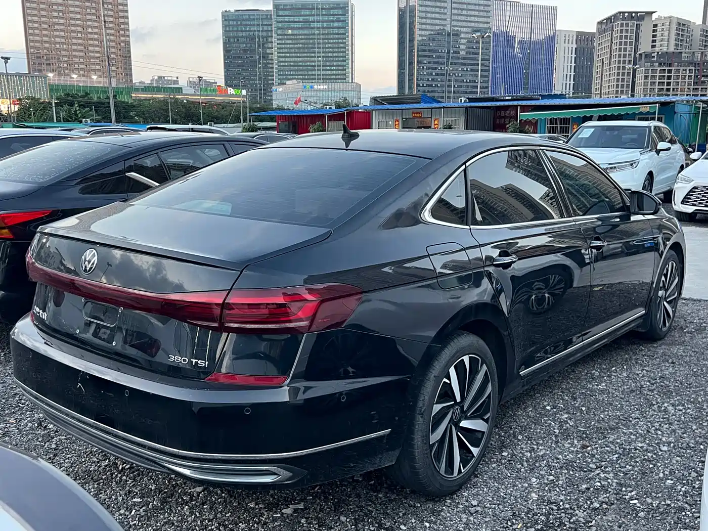 Volkswagen Passat 2022 330TSI Premium Edition фото 6