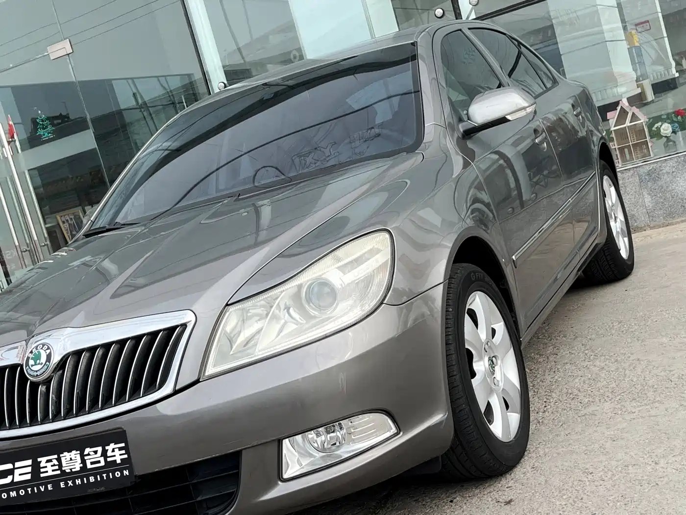Škoda Octavia 2010 Model 1.8TSI DSG Elegance Edition фото 7