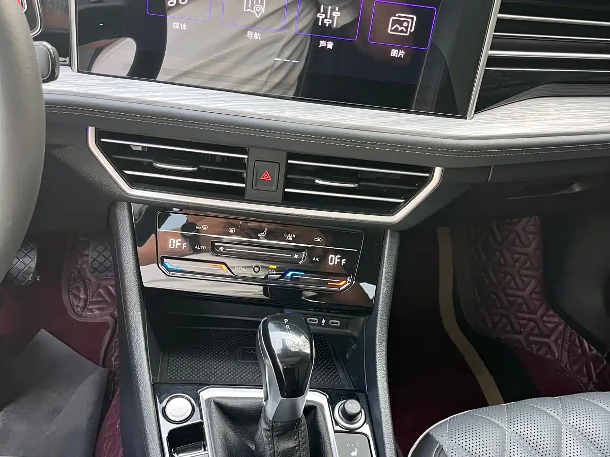 Volkswagen Sagitar 2023 280TSI DSG Surpass Plus Edition фото 12