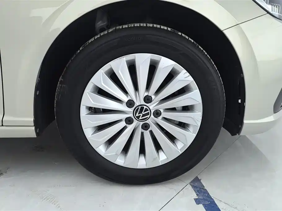 Volkswagen Lavida 2021 1.5L Auto Comfort Edition фото 6