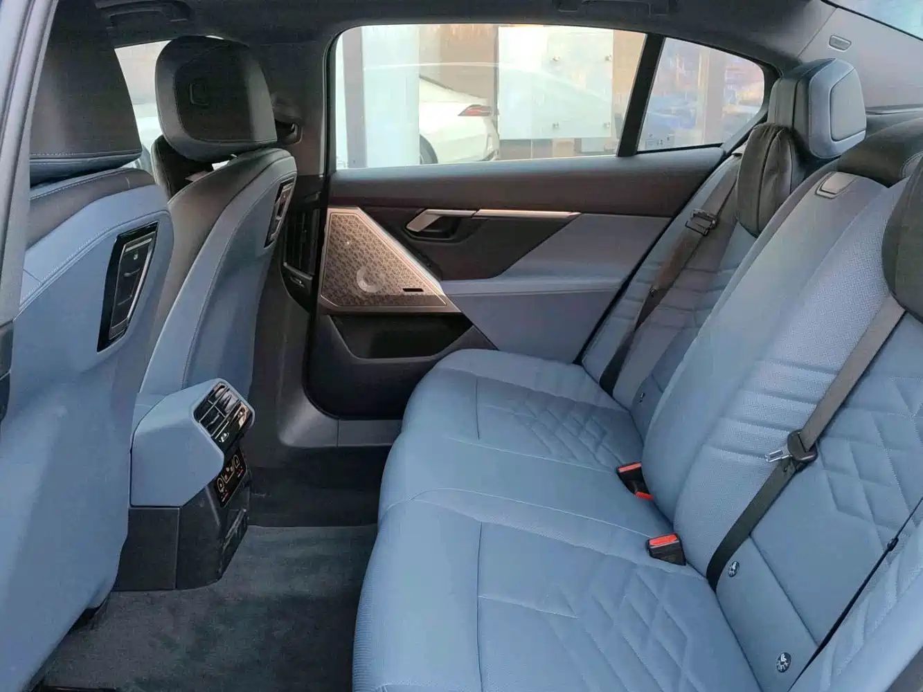 BMW 5 Series 2024 530Li Premium Luxury Package фото 13