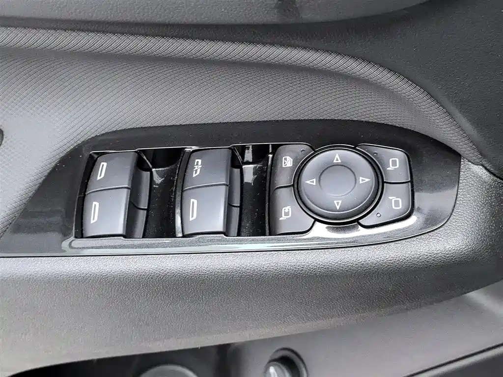 Chevrolet Equinox 2021 550T RS 4WD Intelligent Defender Edition фото 9