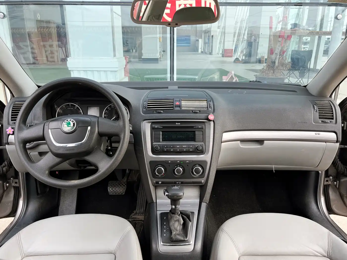 Škoda Octavia 2010 Model 1.8TSI DSG Elegance Edition фото 12