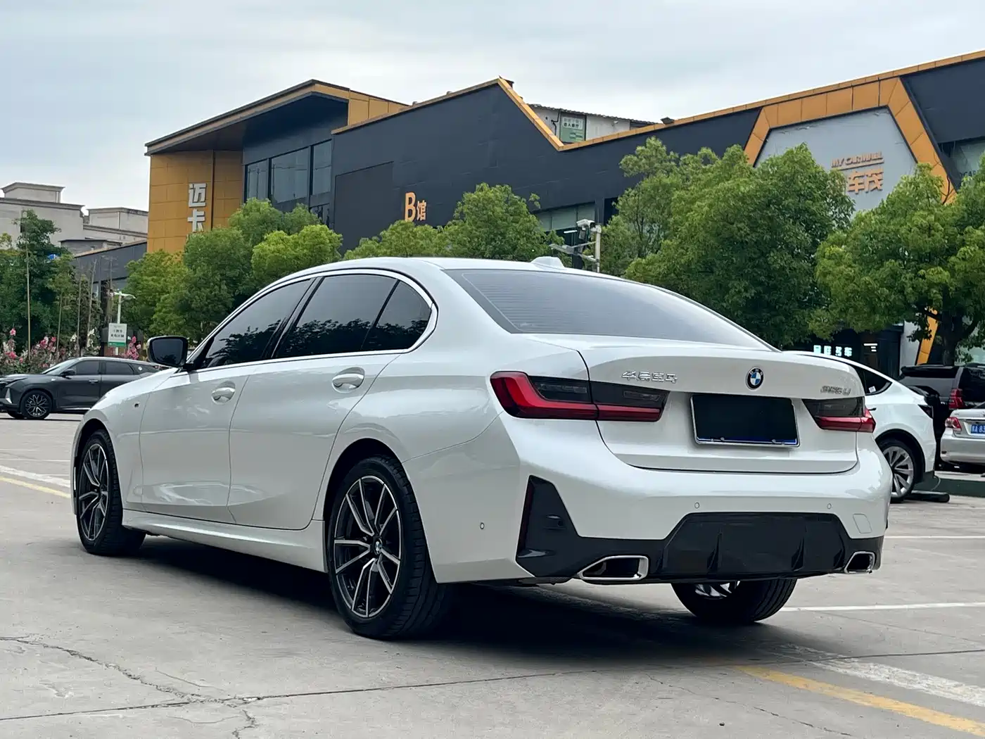 BMW 3 Series 2023 325Li M Sport Package фото 7