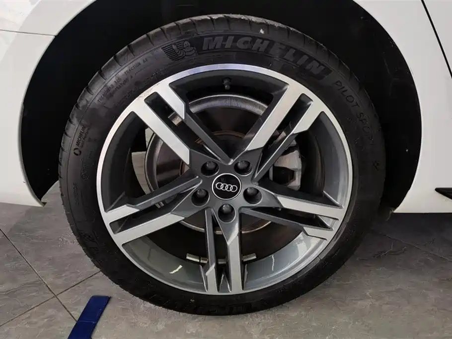 Audi A4L 2022 40 TFSI Luxury Dynamic фото 6